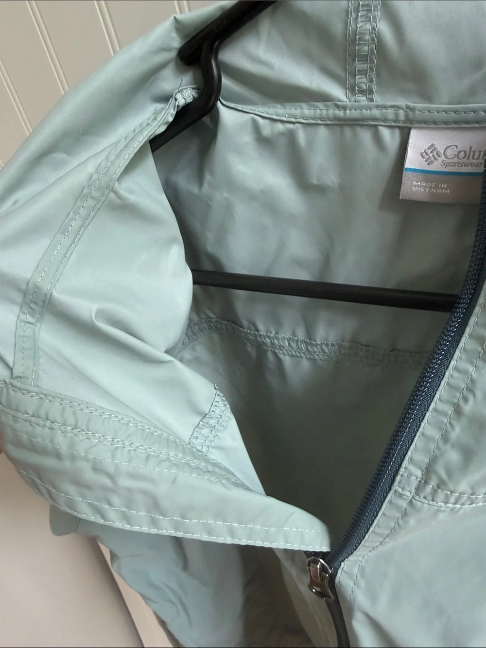 (348)Columbia Kids Hooded Raincoat in Sage Green with Navy Zip